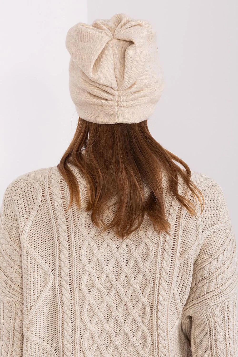 Bonnet d'hiver chaud pour femme en tricot lisse avec broderie florale dorée pull côtelé beige mode élégant confortable