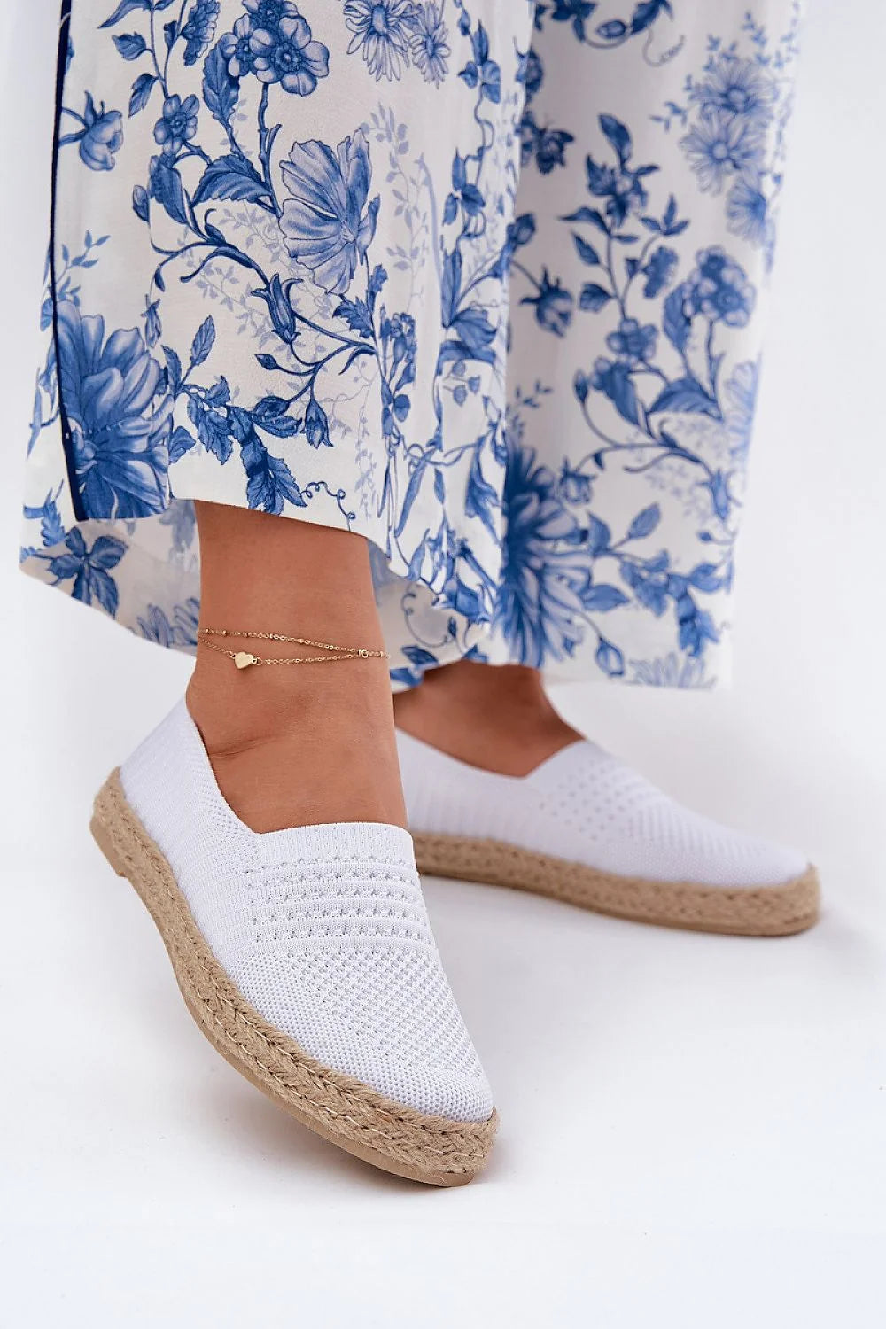 espadrilles femme blanches maille tricotée respirante semelle jute tressée plateforme légère slipon perforées pointe ronde confortables minimalistes bohème chic polyvalentes