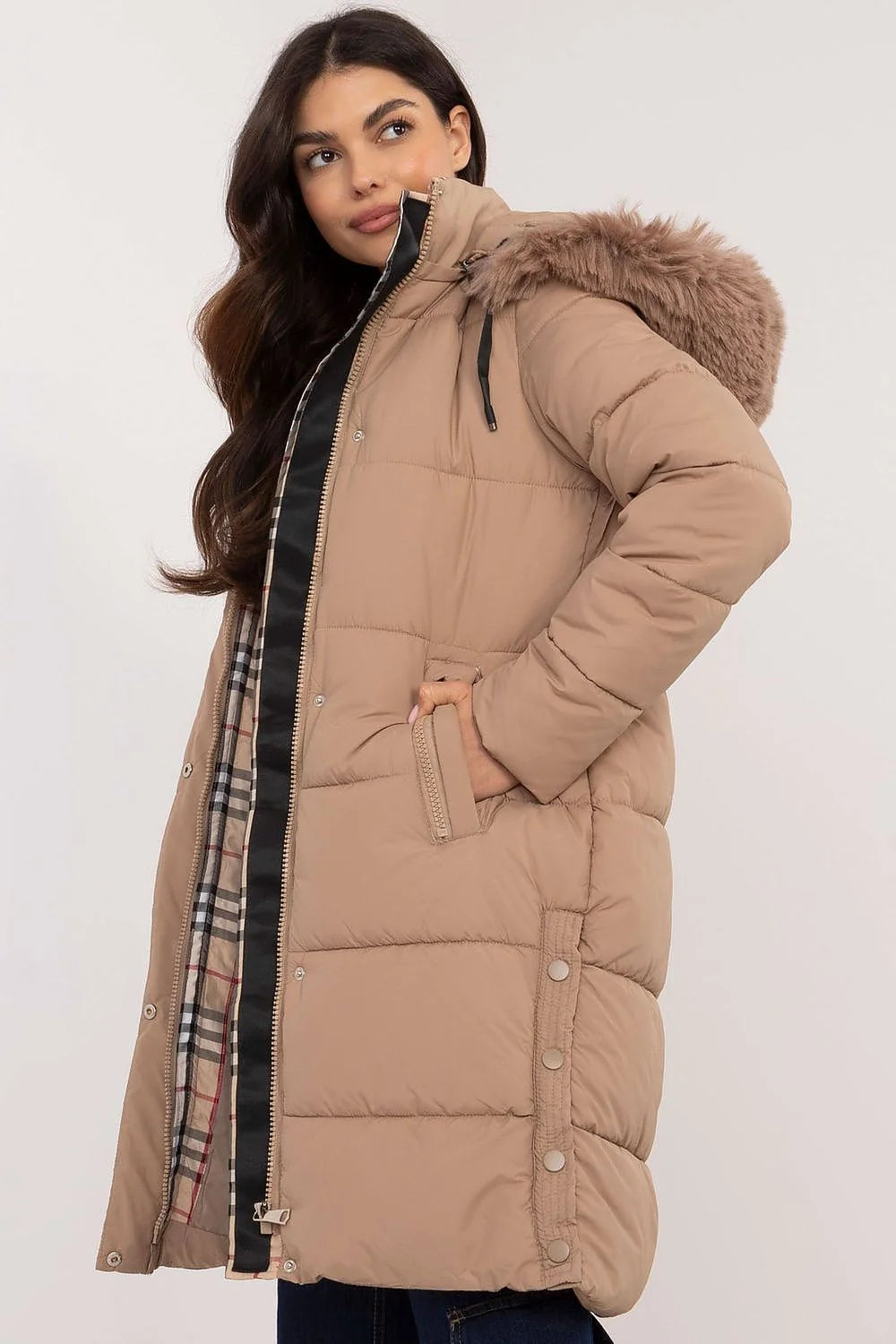 Parka d'hiver longue moderne pour femmes en polyester beige avec capuche fourrure détachable poches latérales fermeture éclair noir coupe ajustée urban style