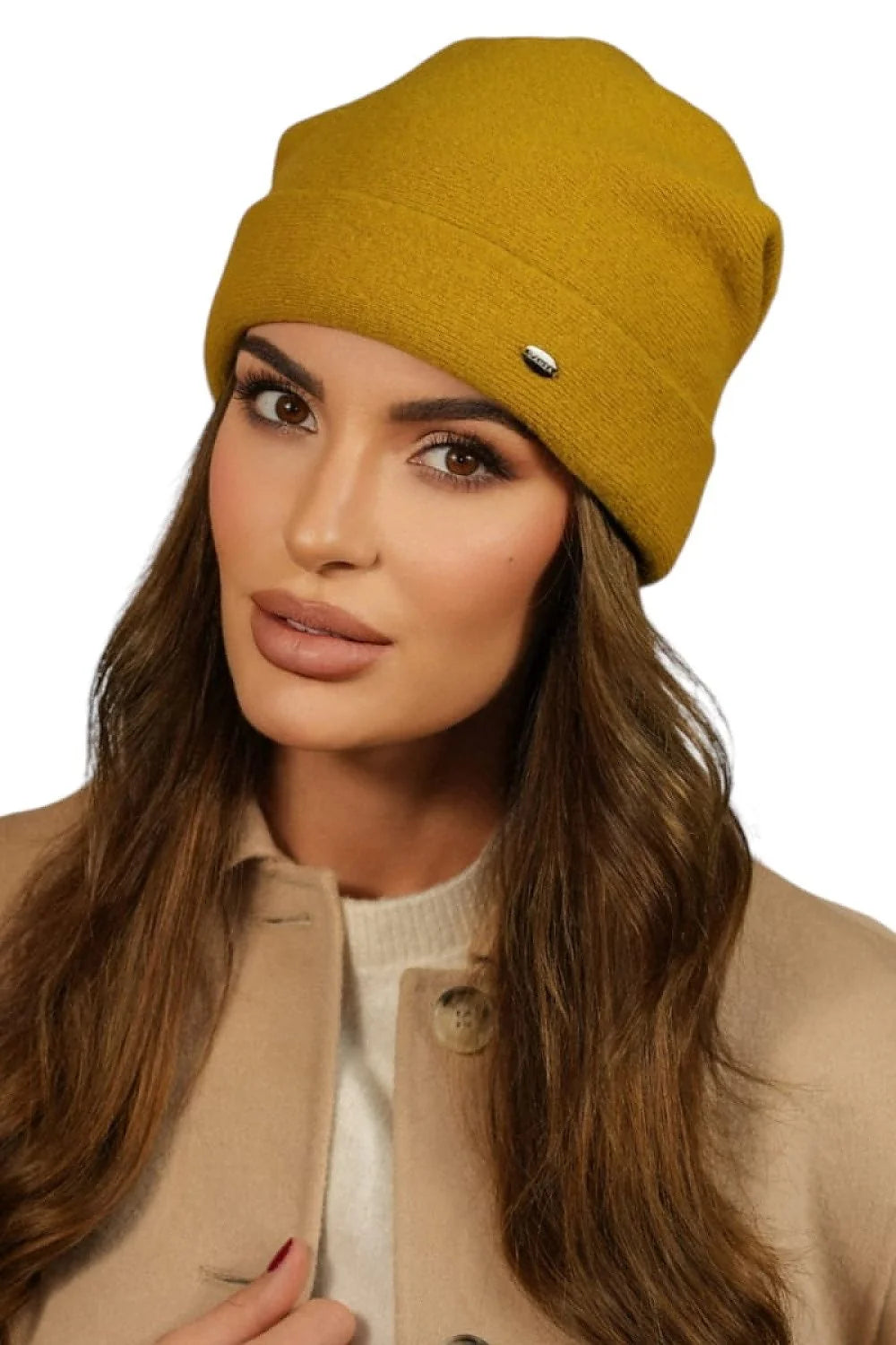 Bonnet Kamea en laine mélange maille douce jaune moutarde style casual-chic forme bouffante revers ajusté logo métallique femme