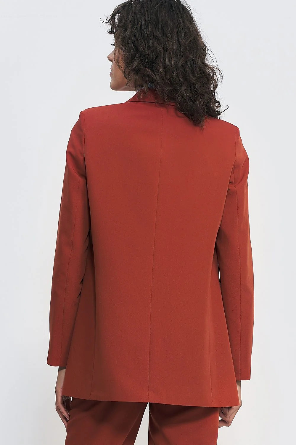 Blazer femme Nife élégant moderne coupe ajustée épaules structurées manches longues tissu polyester viscose style professionnel occasion habillée