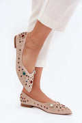ballerines femme pointues suédine beige rosé bout effilé coupe basse talon plat cabochons multicolores strass clous dorés