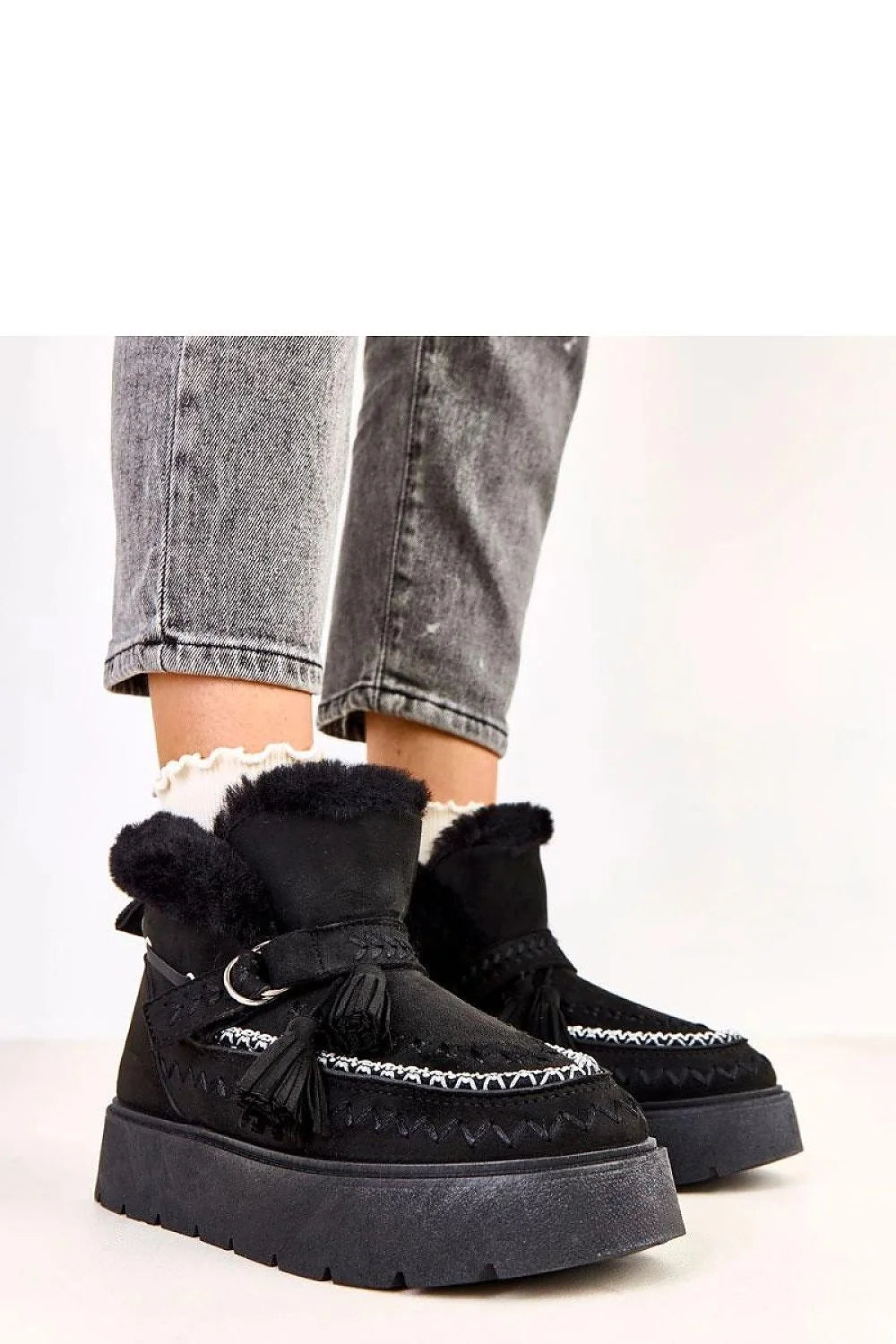 bottes fourrées franges suédine écoresponsable noire plateforme 4cm crantée semelle antidérapante doublure chaude slipon facile enfiler cosy hivernal