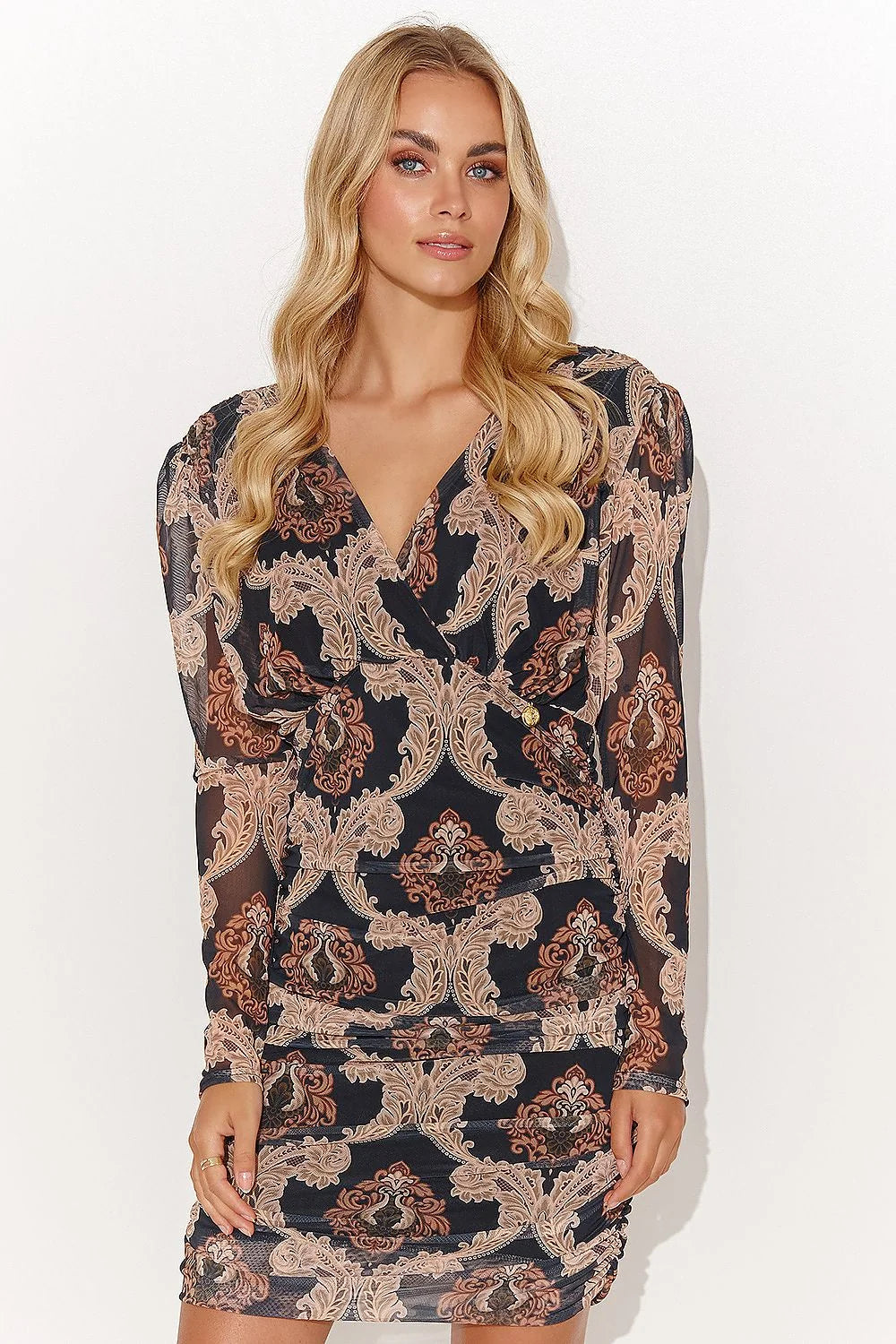 Robe de jour Makadamia en maille motifs paisley beige brun sur fond noir, manches longues, épaules subtiles, ceinture intégrée pour femmes élégantes, idéale pour les occasions semi-formelles, fêtes et soirées