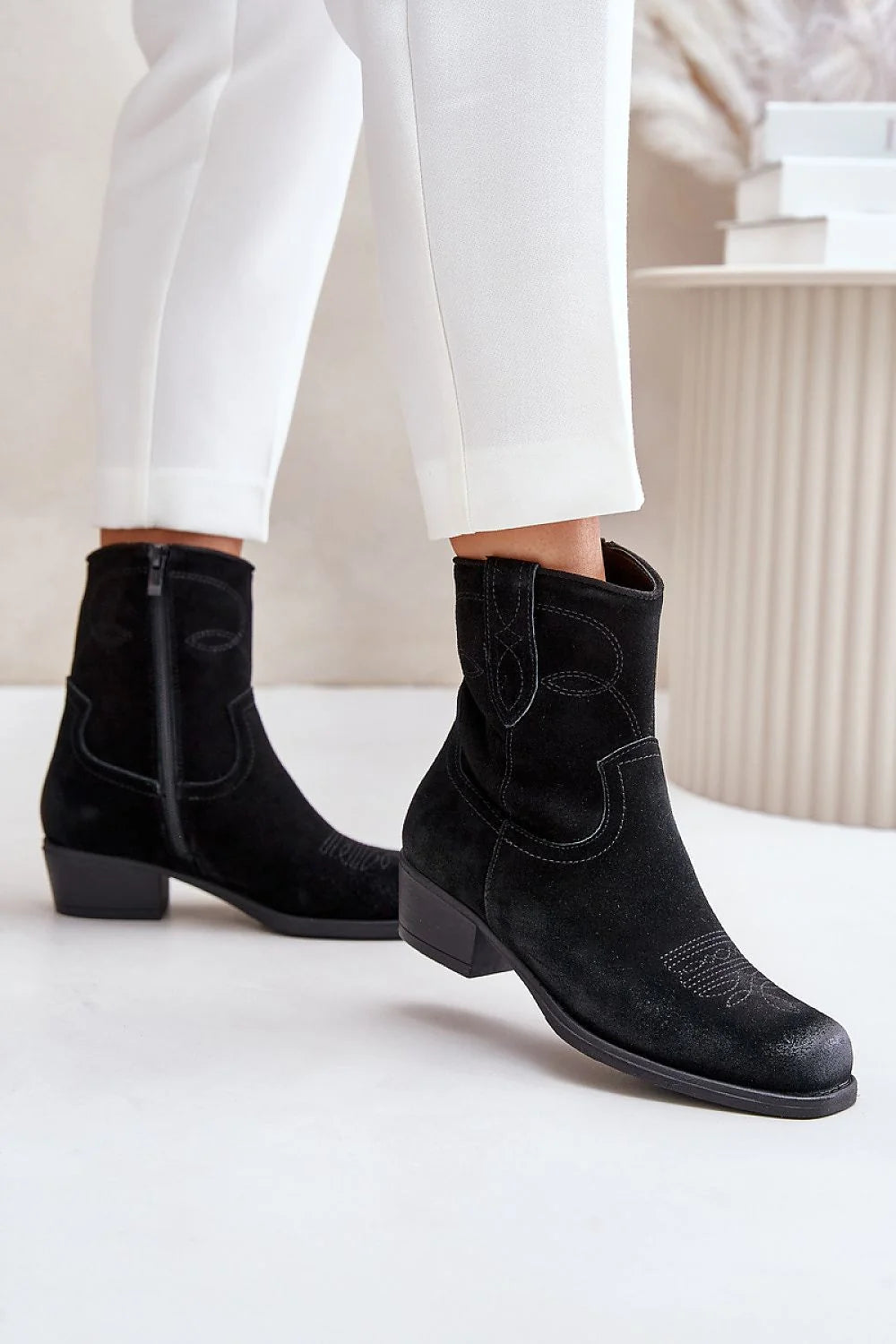 Bottes pour femmes style cow-boy en suédé noir talon bas bout carré zipper isolation