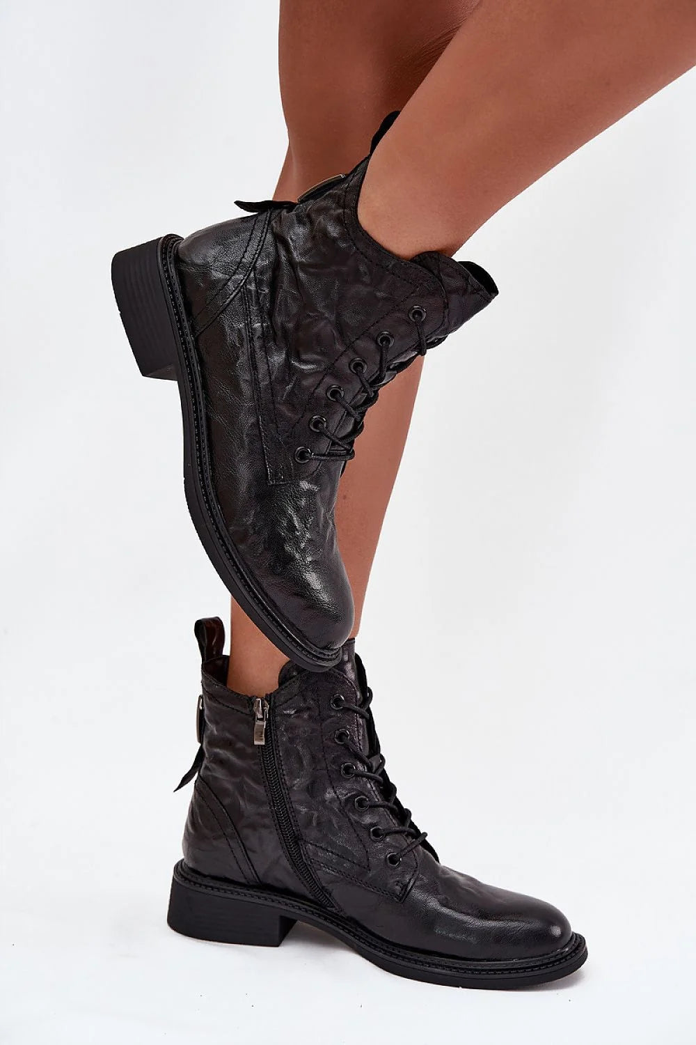 bottines femme cuir naturel noir texturé patiné lacé fermeture éclair latérale tige froissée talon bloc semelle robuste