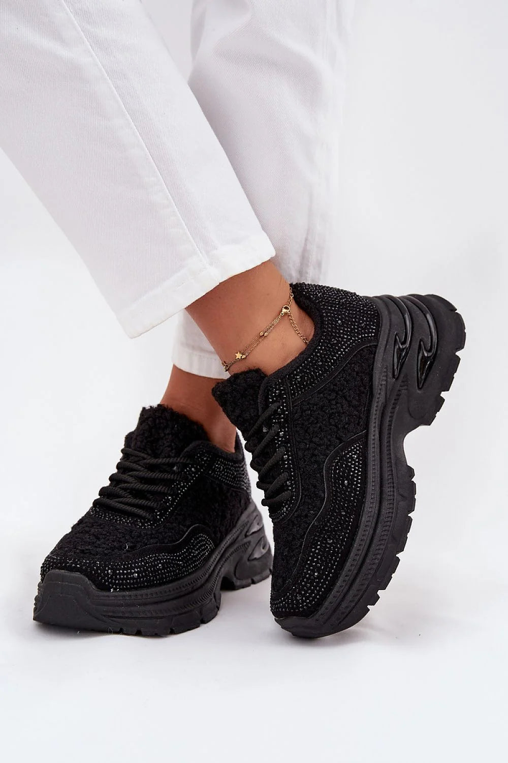 baskets femme plateforme épaisse urbaine cosy hiver lacets cuir suédé écologique fourrure mouton doublure chaude zircons scintillants semelle crantée