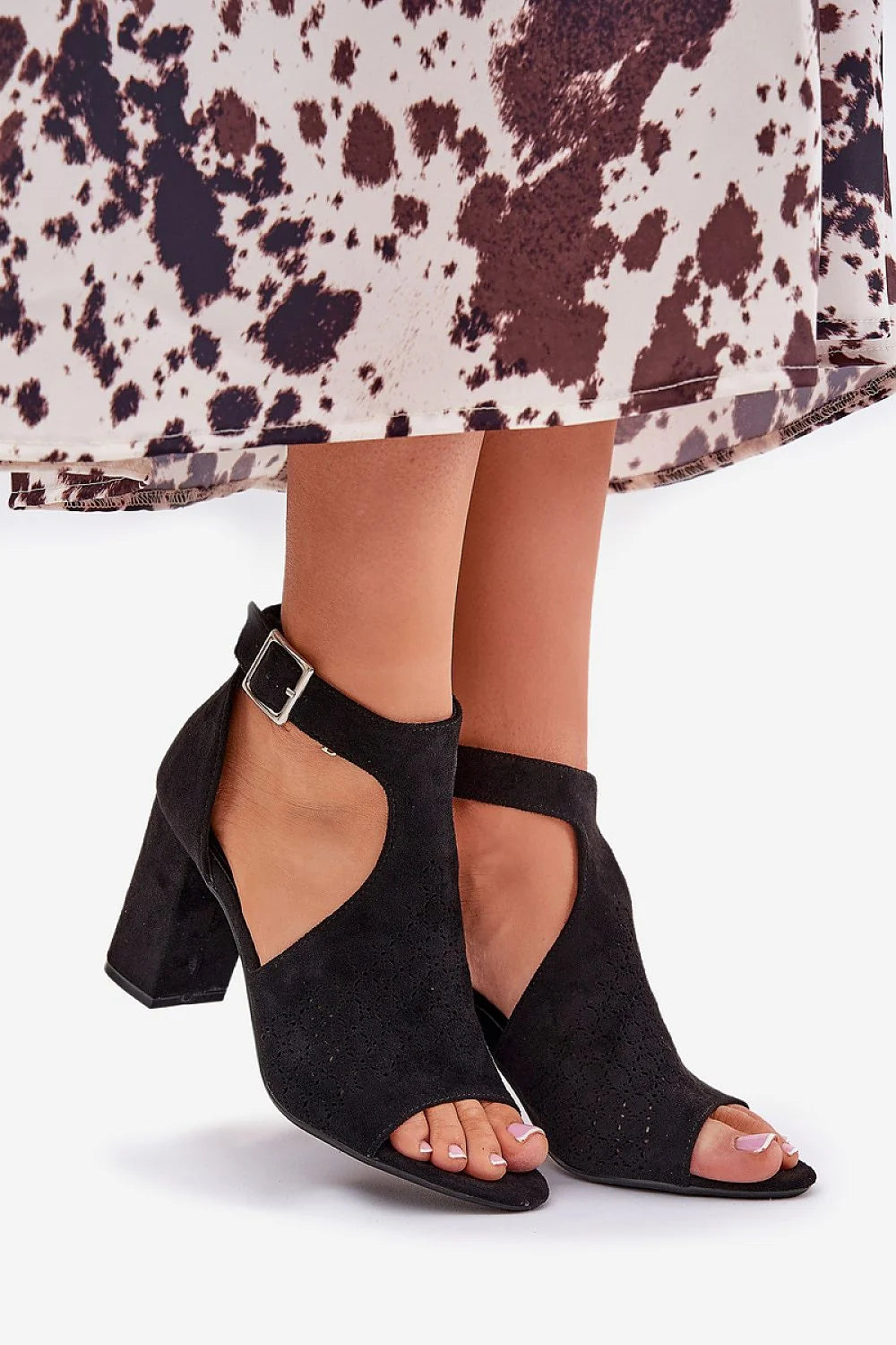 Sandales à talons_block élégantes pour femmes en suédine écologique, design moderne, confortable et durable, idéales pour soirées et quotidien