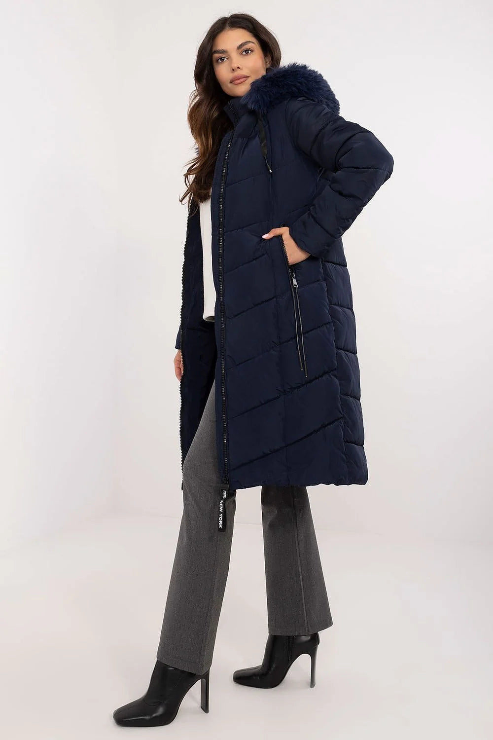 manteau hiver long femme polyester haute qualité doublure synthétique rembourrage isolant capuche fausse fourrure poches zippées coupe droite coutures diagonales