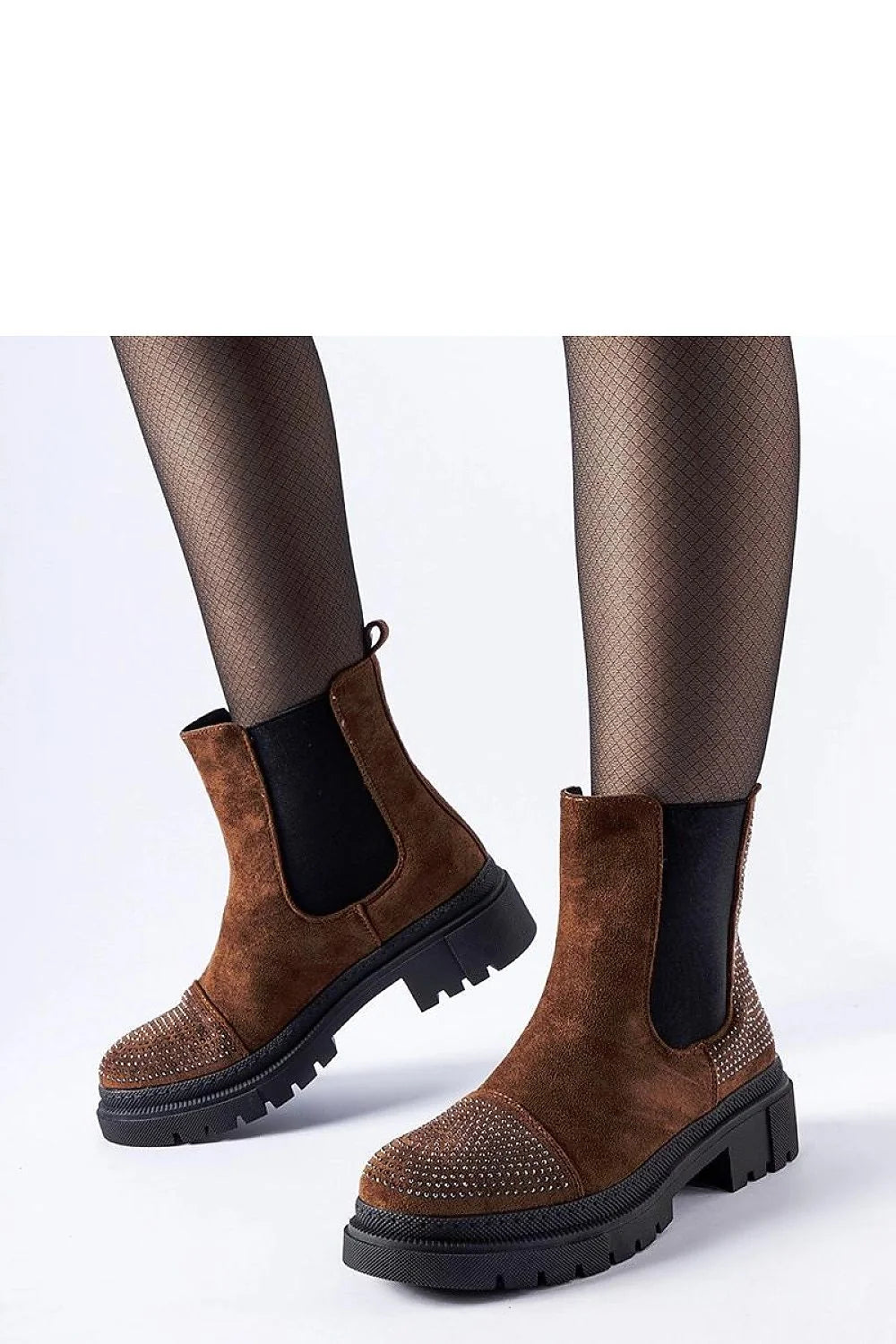 bottines chelsea femme suédine marron bout rond clous décoratifs élastiques latéraux noirs semelle caoutchouc crantée confortable résistante antidérapante
