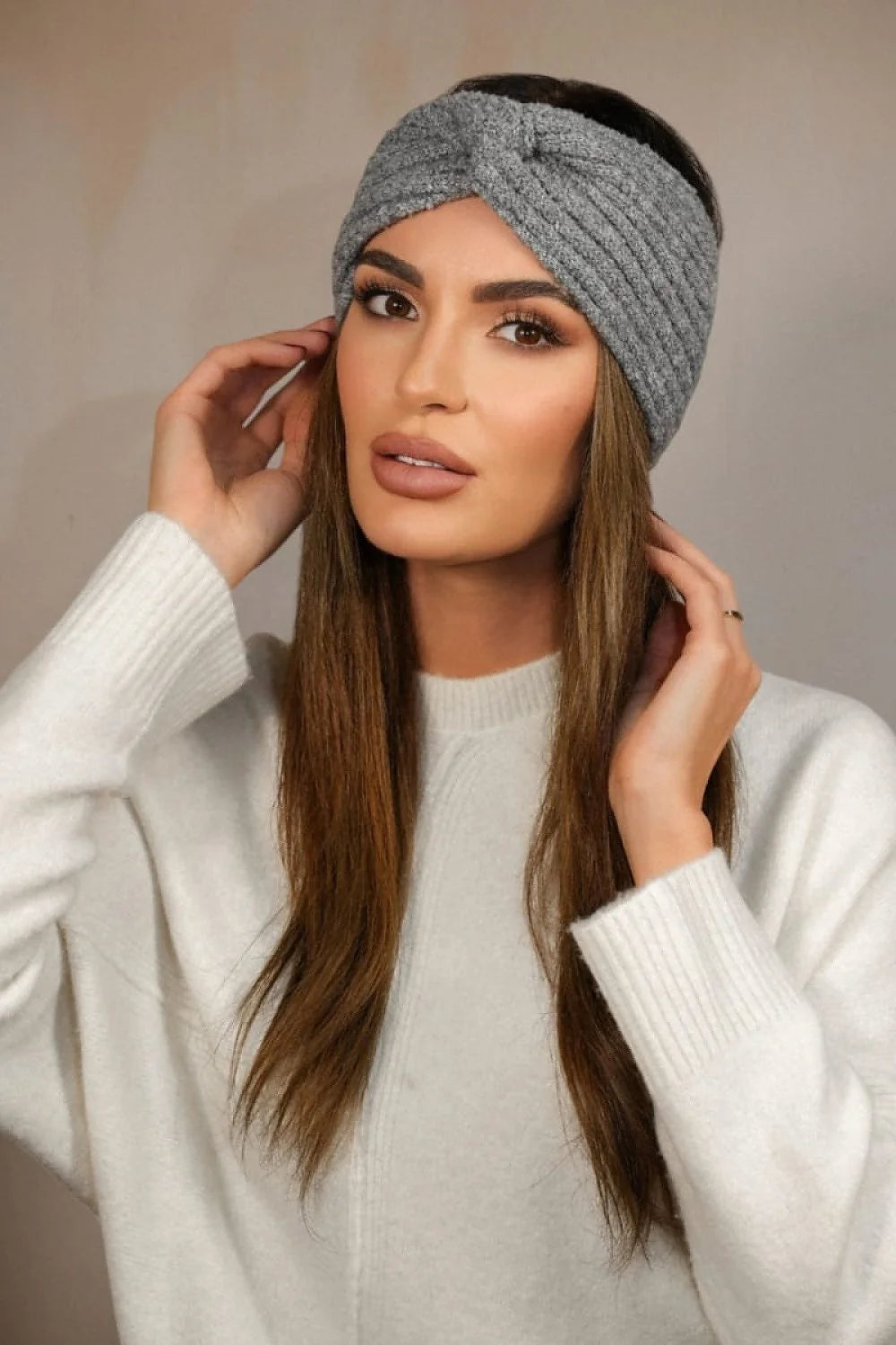 Bandeau Kamea en laine mélange style turban nœud central gris chiné femmes hiver accessoire mode élégance protection thermique