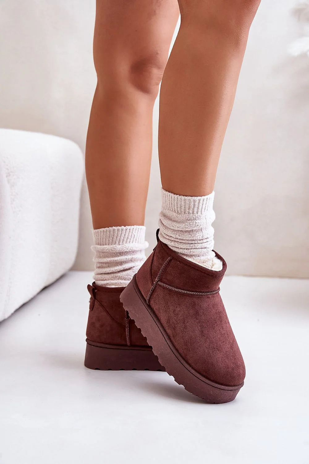 Bottines de neige pour femmes élégantes mi-cheville fourrure synthétique suède écologique semelle épaisse plateforme confortable style moderne automne hiver