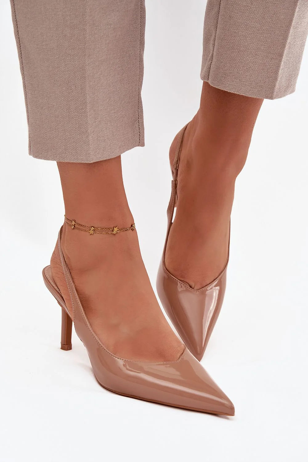 escarpins femme talons aiguilles mi hauteur 8 cm bout pointu cuir verni nude bride arrière élastiquée finition laquée minimaliste