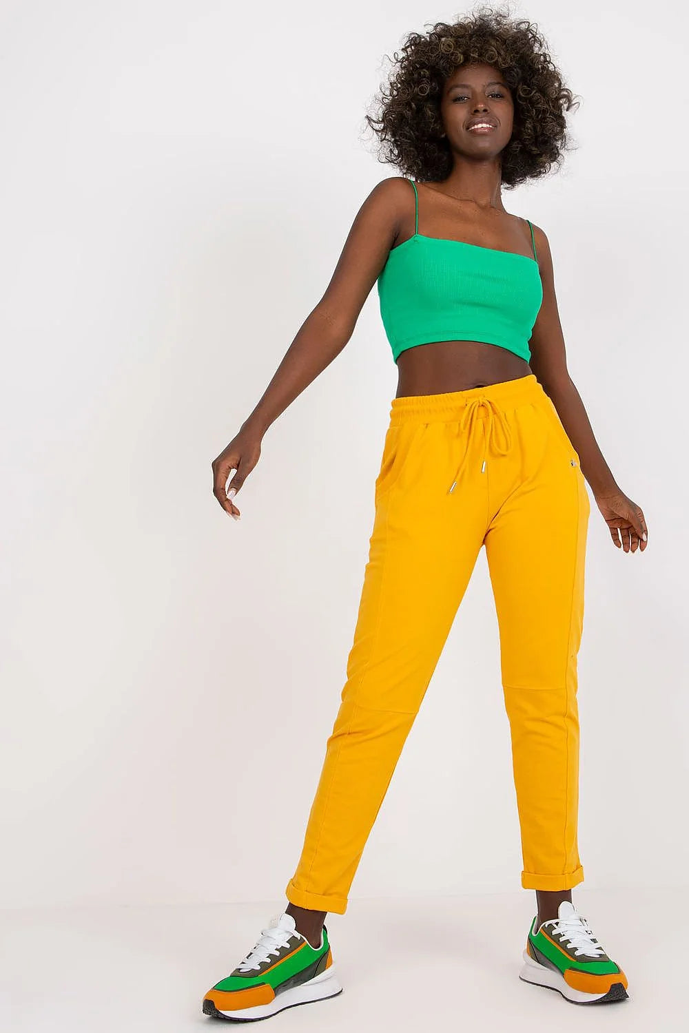 pantalon survêtement femme fuchsia vif taille haute élastique cordon serrage embouts métalliques slim fuselé cheville poches latérales stretch