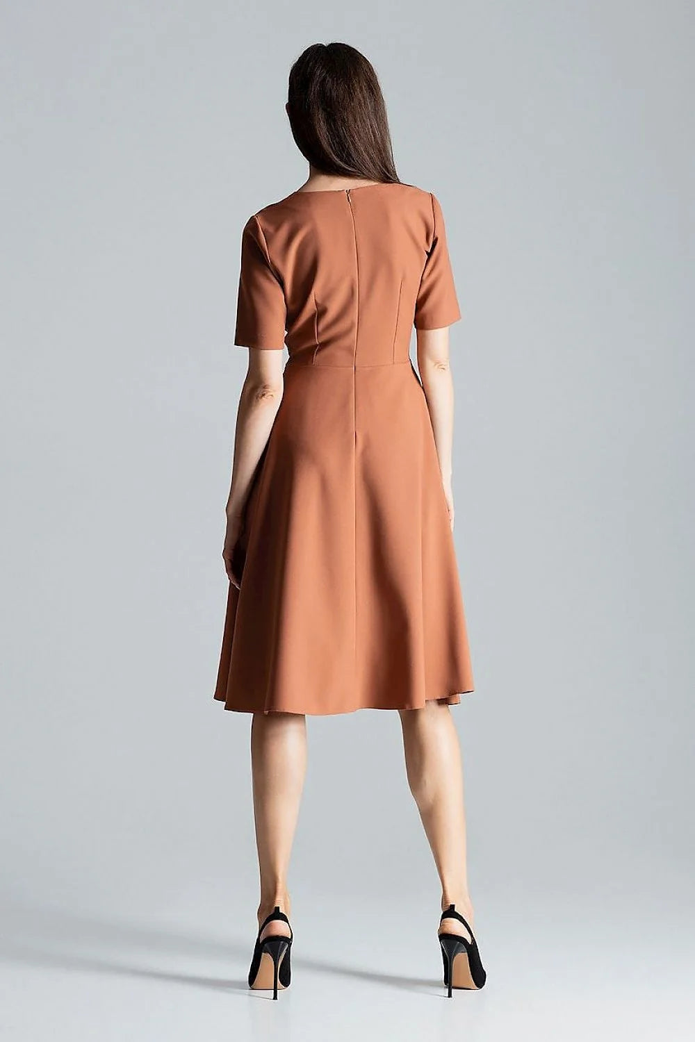 robe midi femme rouge vif décolleté V manches courtes taille cintrée princesse jupe évasée tissu structuré polyester élégant cocktail