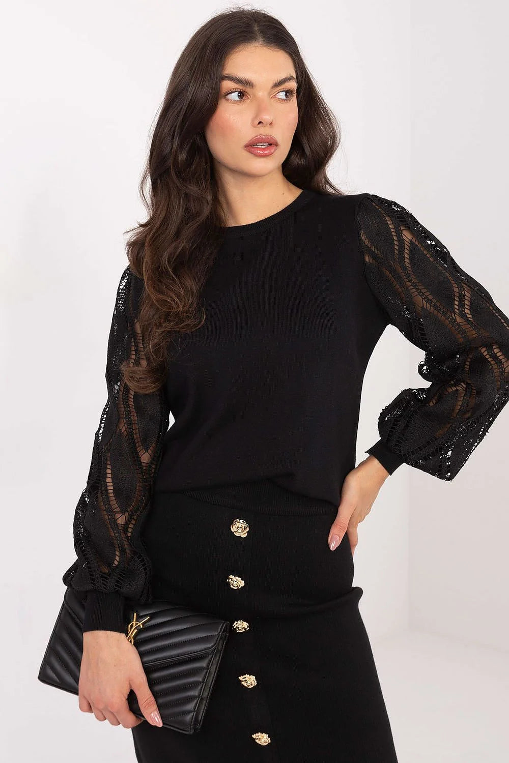 pull femme noir maille col rond manches longues bouffantes ajourées dentelle crochet corps ajusté poignets côtelés viscose polyester