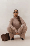 ensemble PRIAH beige maille côtelée pull col roulé oversize manches longues poignets allongés pantalon taille haute coupe large confortable élégante