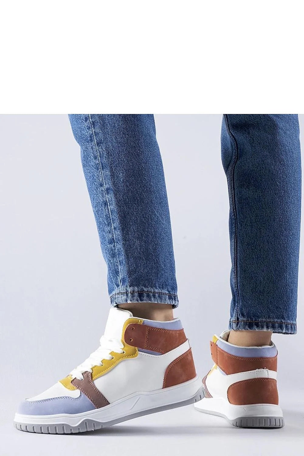Baskets montantes Solea design moderne style urbain cuir synthétique blanc jaune bleu clair marron femmes été 2023