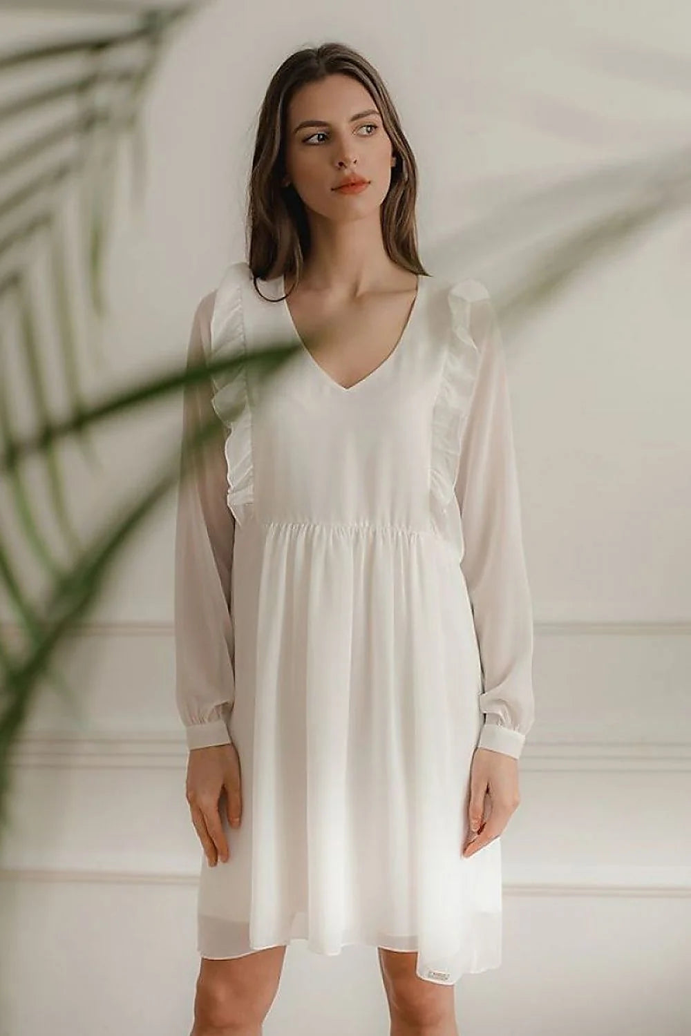 robe cocktail mousseline blanche manches longues volants coupe midi ajustable ceinture intégrée col V décolleté romantique fluide doublure opacité élégante