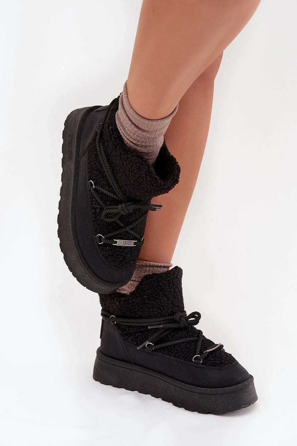 bottes neige femme cuir écologique fourrure mouton sherpa noir cocooning urbain mi cheville laçage œillets semelle plateforme caoutchouc