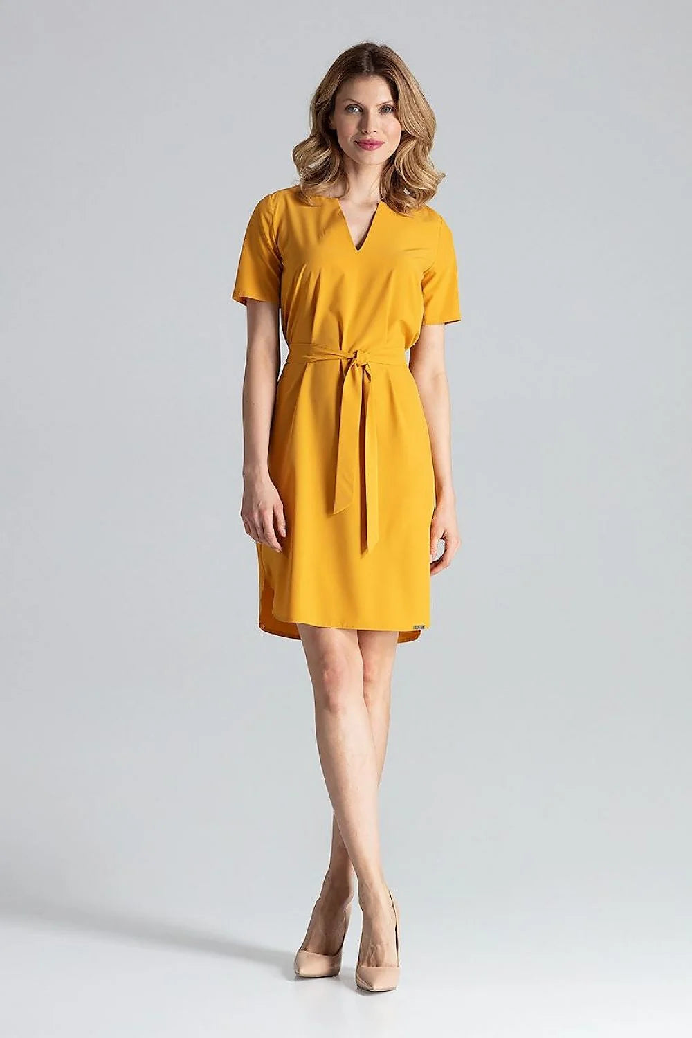 robe chemise ceinturée mi longue genoux manches courtes col V coupe droite féminine imprimé animal beige doré fluide polyester