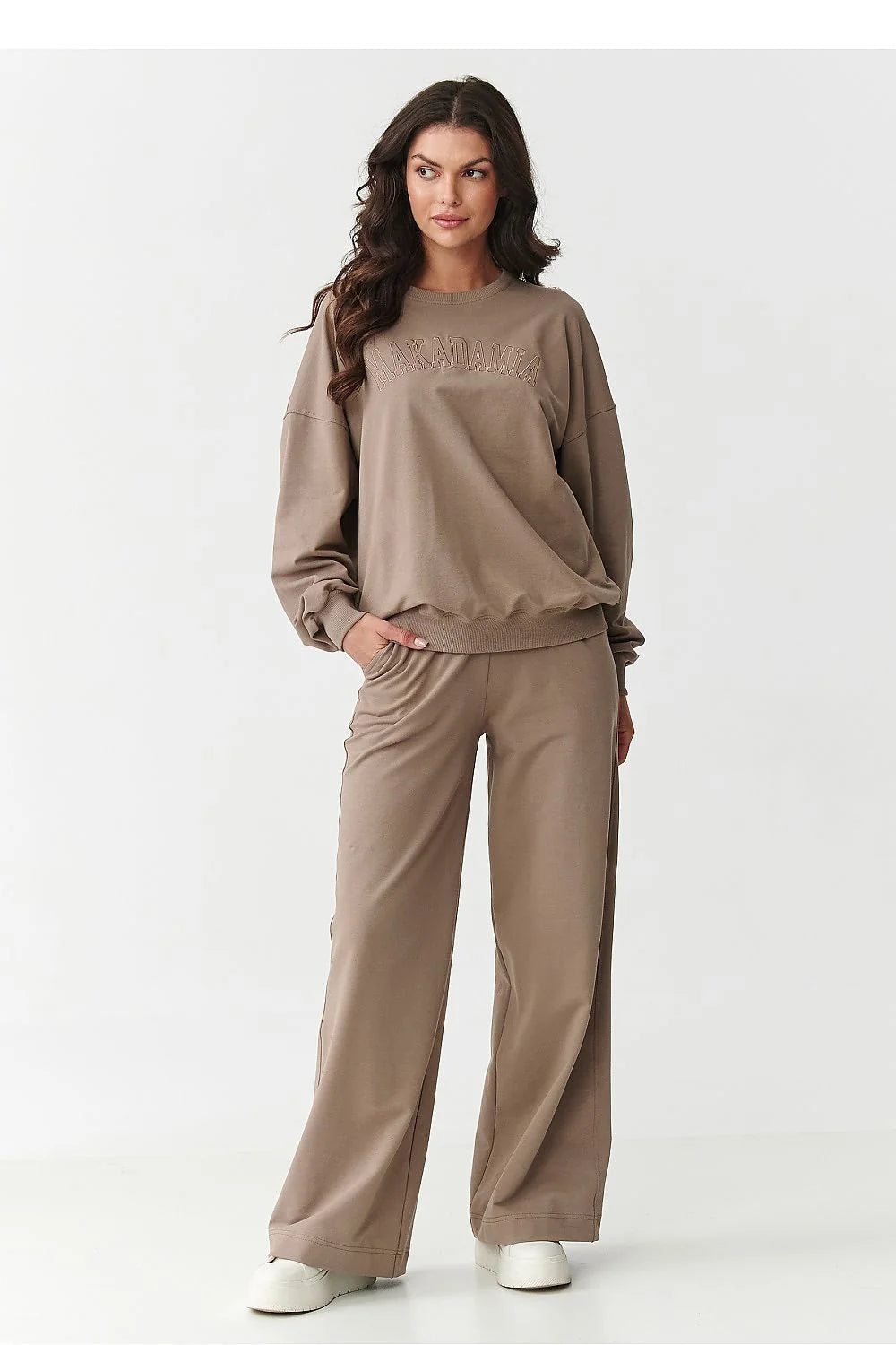 ensemble loungewear femme sweat oversize pantalon large taupe moka coton doux respirant stretch broderie logo poches élastique confortable