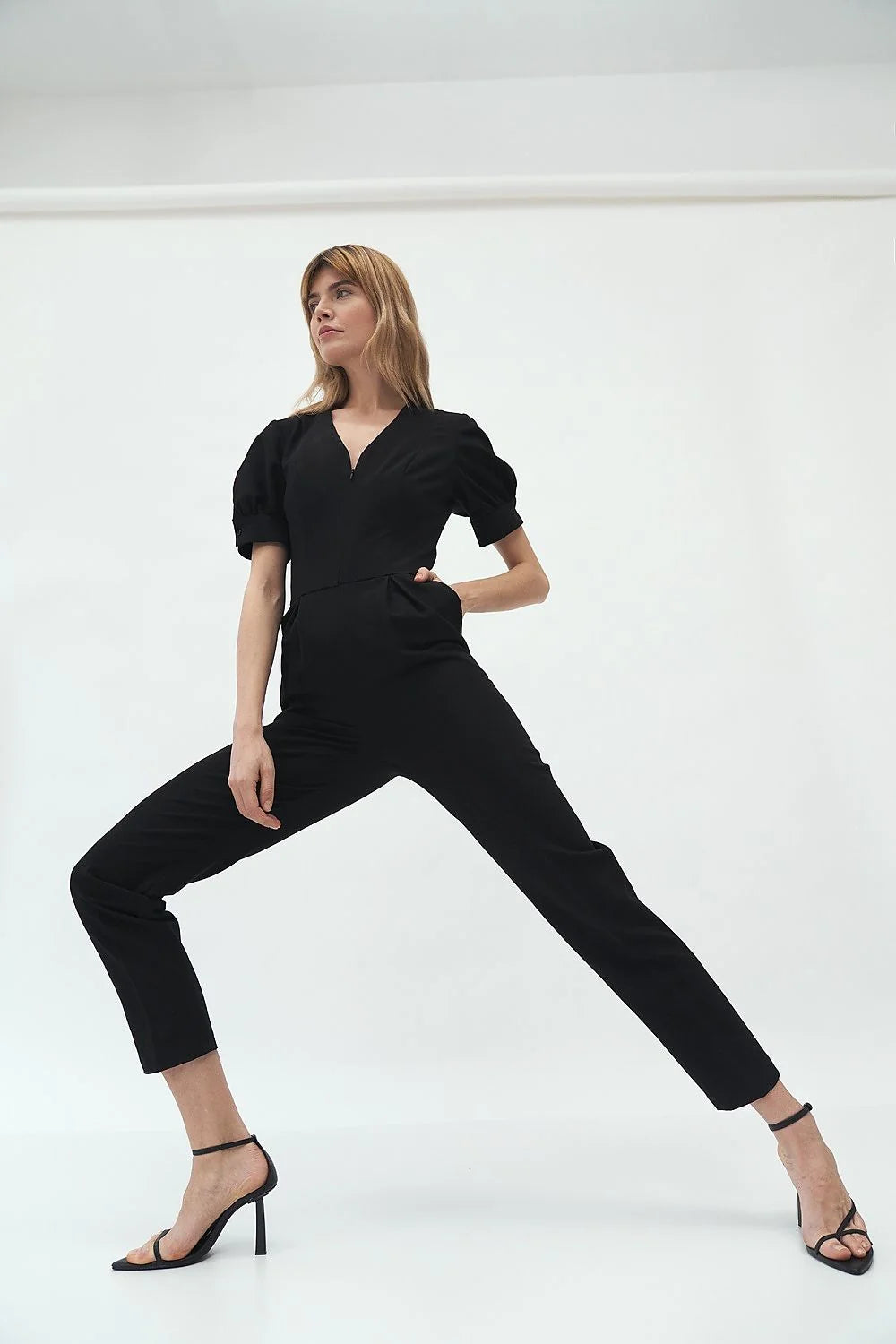 Combinaison femme élégante moderne moulante encolure V manches courtes bouffantes taille haute noir polyvalente polyester spandex viscose