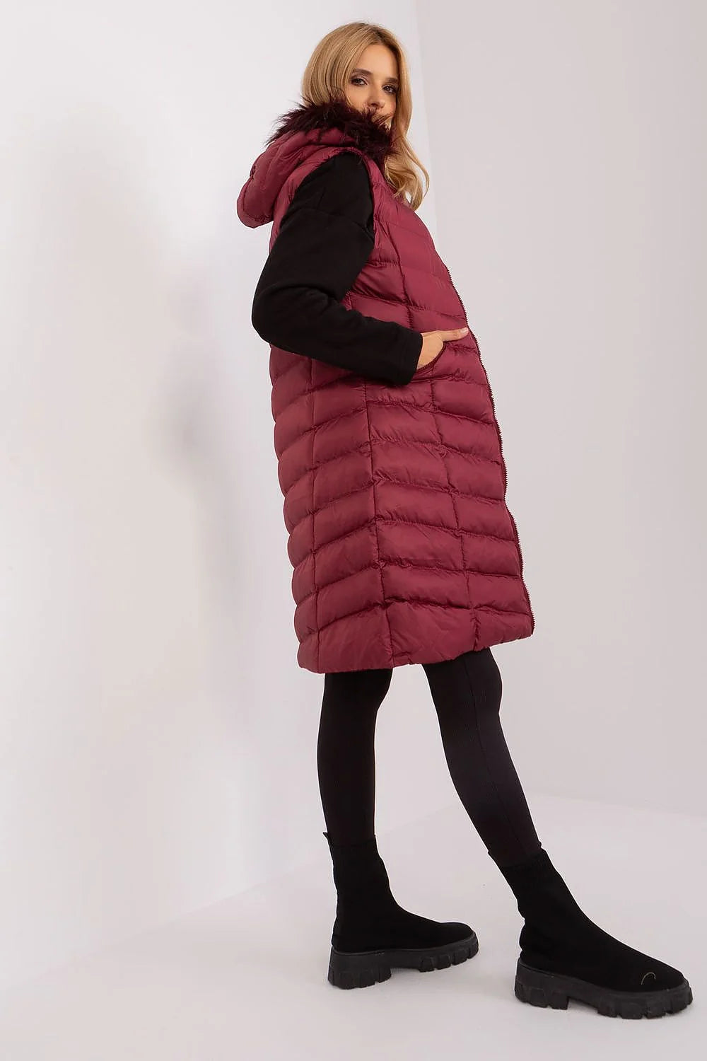 Gilet long zippé en duvet bordeaux femme moderne coupe cintrée matelassée protection contre le froid