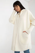 manteau femme longues manches capuche zippé oversize maille bouclette écrue coupe droite mi cuisse poches plaquées arrondies fermeture éclair dorée