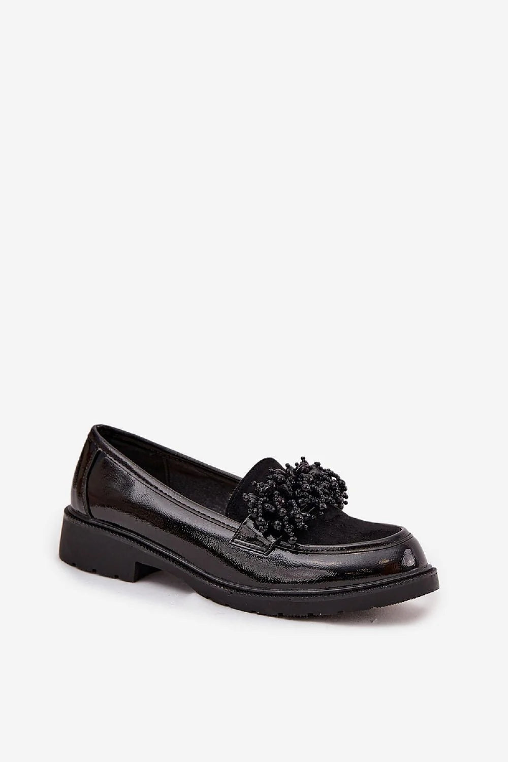 mocassins femme loafers noirs enfilables bout rond talon bas semelle épaisse cuir verni empeigne suédée ornements frange perles tressées confortables