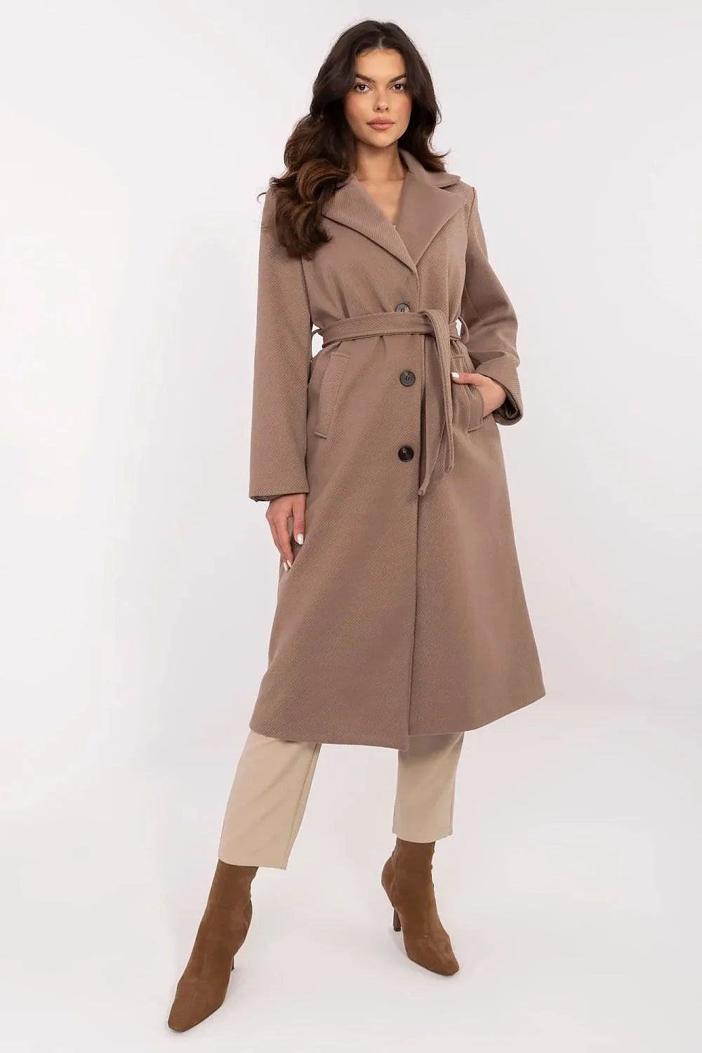 Manteau élégant pour femme longueur midi en laine mélange beige sand ceinture en tissu manches longues col à revers fourreaux boutons classiques veste automne hiver
