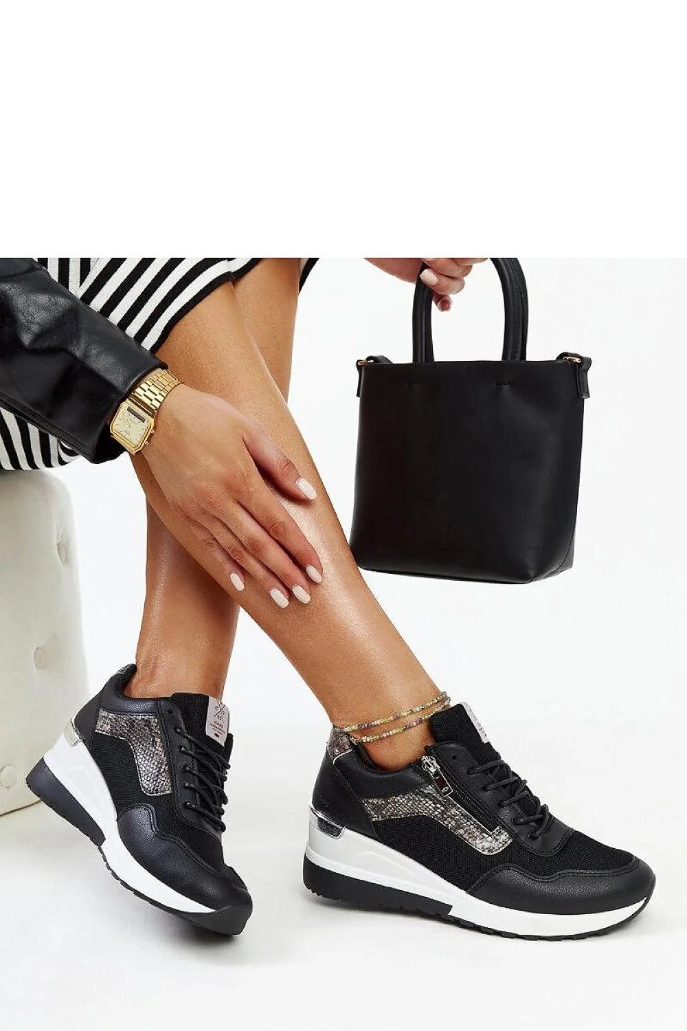 baskets femme sneakers compensées noires bicolores plateforme semelle crantée tige cuir synthétique mesh empiècements imitation python