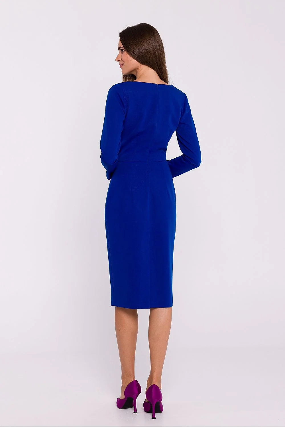 Robe élégante pour femme coupe crayon manches longues encolure asymétrique bleu électrique tissu extensible taille ajustable