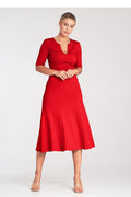 robe jour élégante moderne midi ajustée taille cintrée jupe évasée manches mi longues tissu stretch rouge vif fermeture éclair latérale