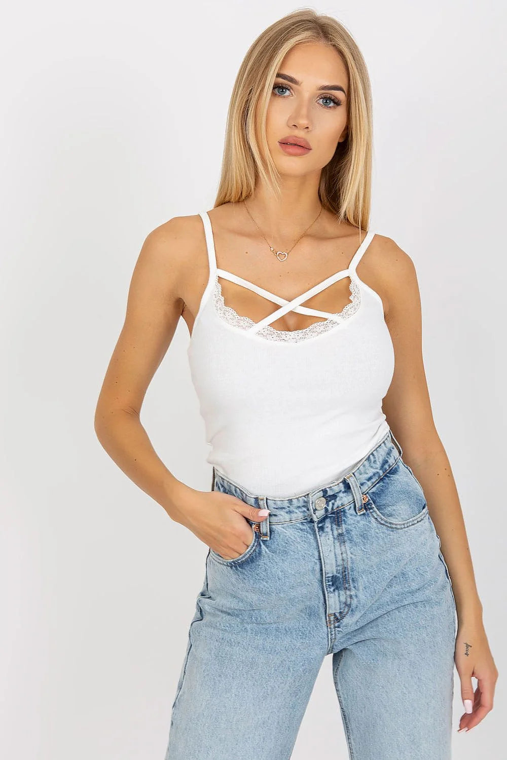débardeur femme côtelé coton élasthanne stretch bretelles fines croisées dentelle blanche encolure V ajusté taille courte décontracté chic