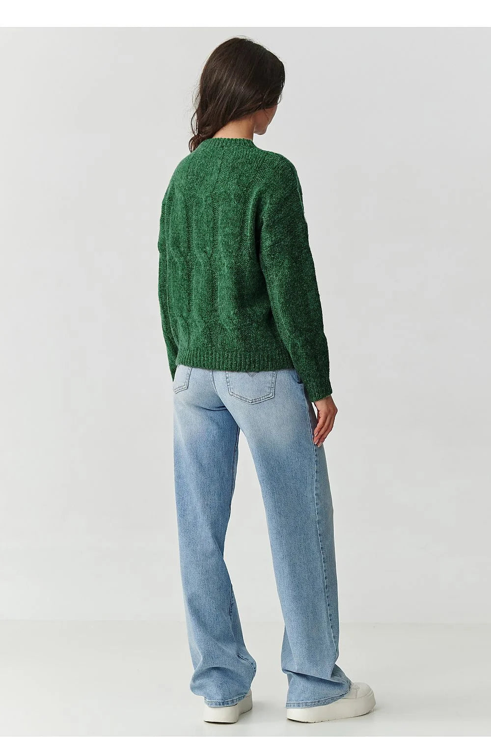pull femme maille épaisse vert sapin col rond côtelé manches longues oversize coupe droite texture duveteuse tresse torsadée