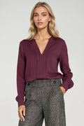 chemisier viscose légère aérée manches longues poignets facile décolleté V large pli silhouette affinée élégance coupe régulière intemporelle bureau quotidien