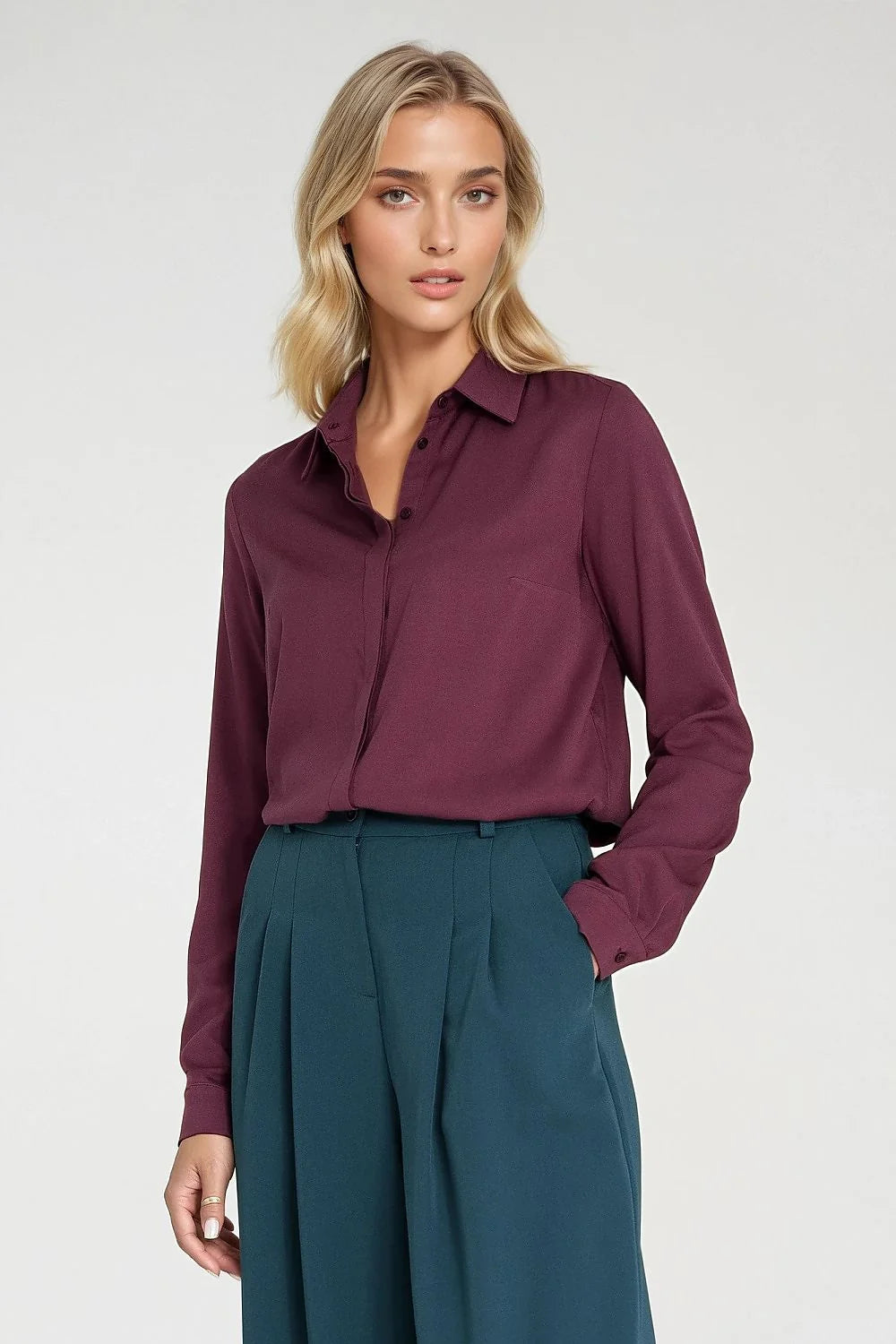 chemise femme prune profond viscose fluide drapé col classique manches longues poignets boutonnés patte boutonnage discret coupe droite