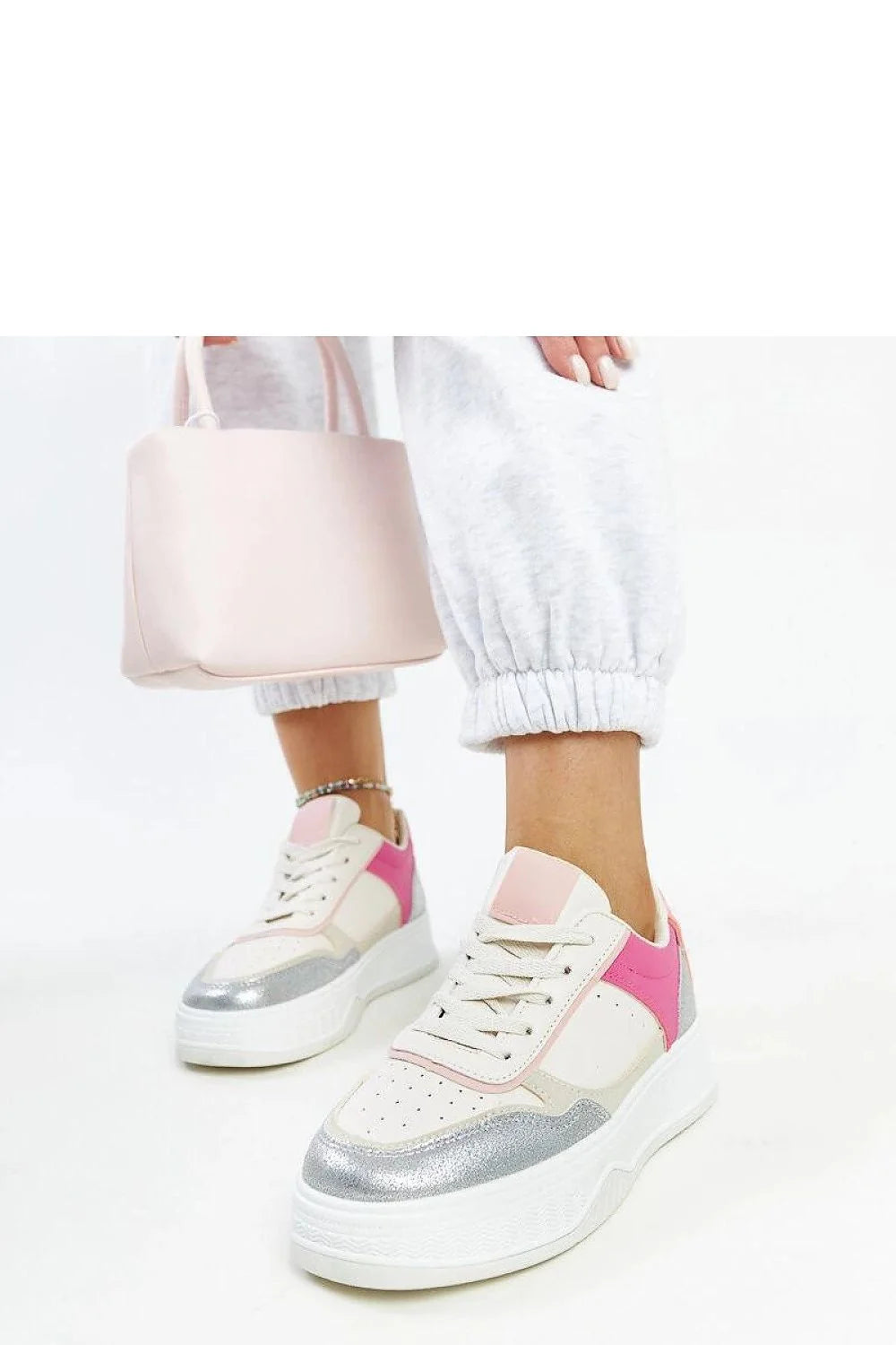 baskets femme colorées semelle épaisse blanche antidérapante chunky lowtop lacets cuir synthétique rose vif argenté perforées rembourrées rétro