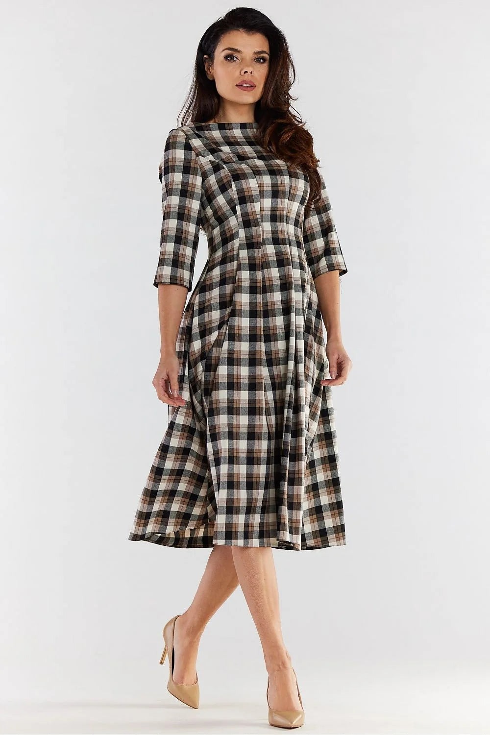 Robe de jour style rétro-chic carreaux classique tissu confortable coupe midi manches 3/4 silhouette féminine occasions multiples femme