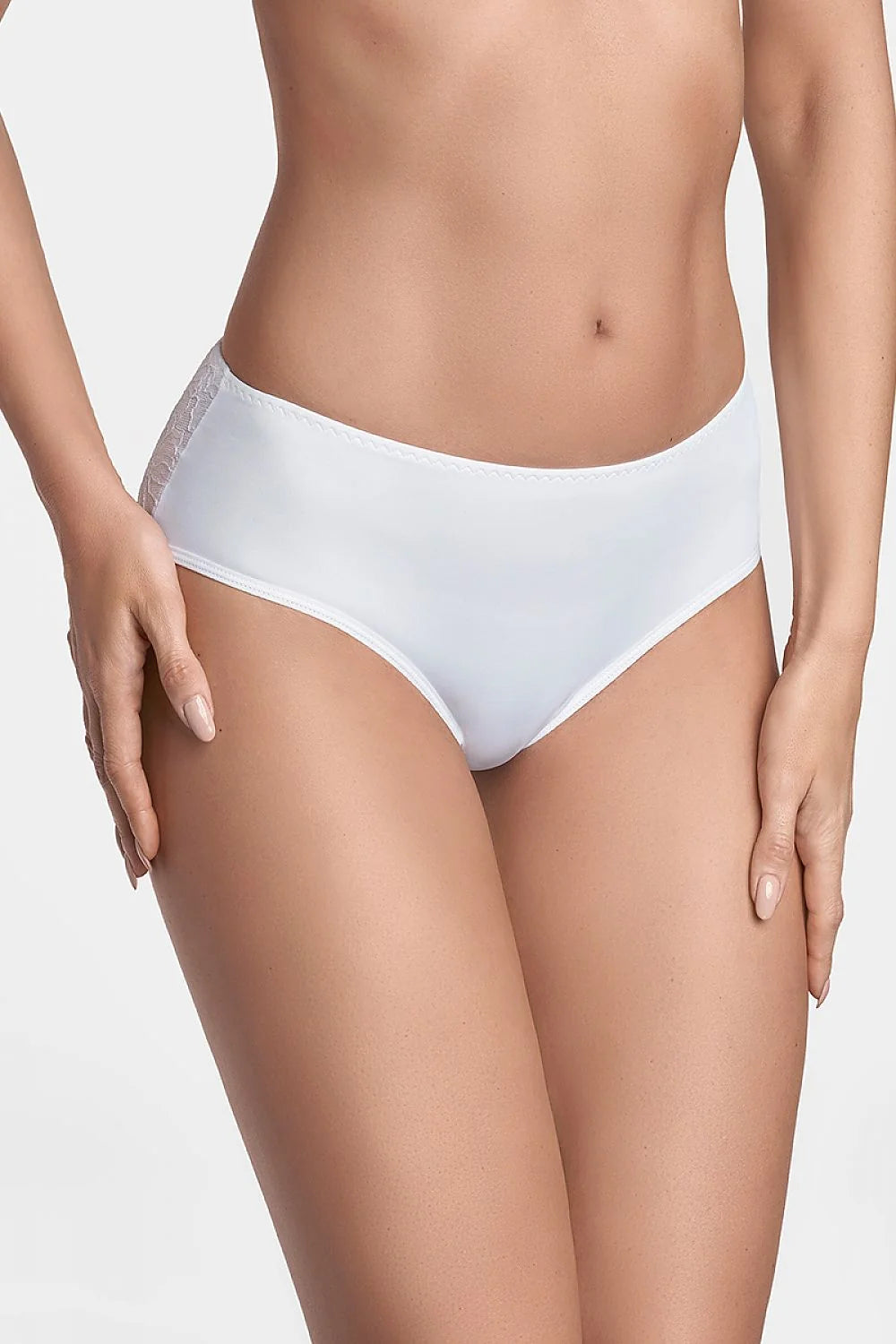 Culotte satin lisse dentelle élégante confortable ajustable blanche pour femmes modernes lingerie chic dentelle