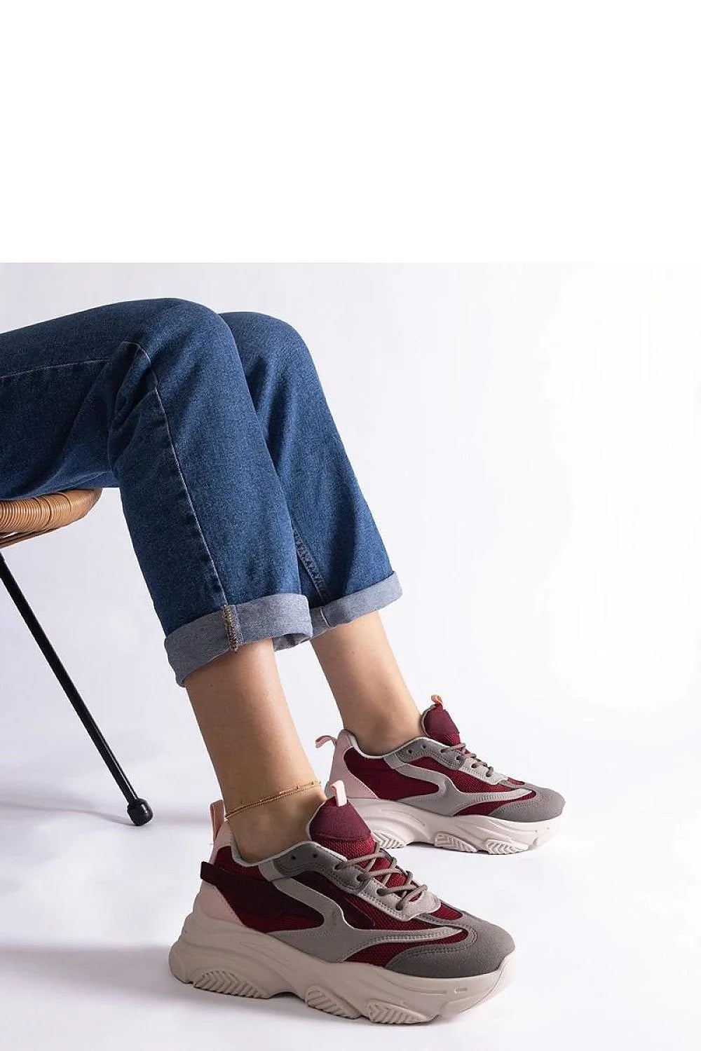 Baskets Solea femmes design moderne athlétique confortable couleur bordeaux gris beige semelle caoutchouc lacets rembourrage col