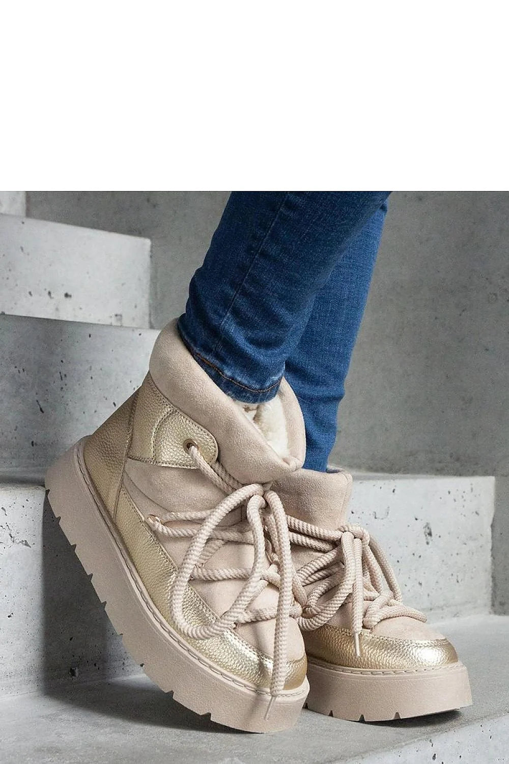 Bottes de neige Solea pour femme, design moderne, beige, fourrure synthétique, cuir écologique, semelle caoutchouc, lacets larges, protection cheville, style urbain, froid intense, mode hiver