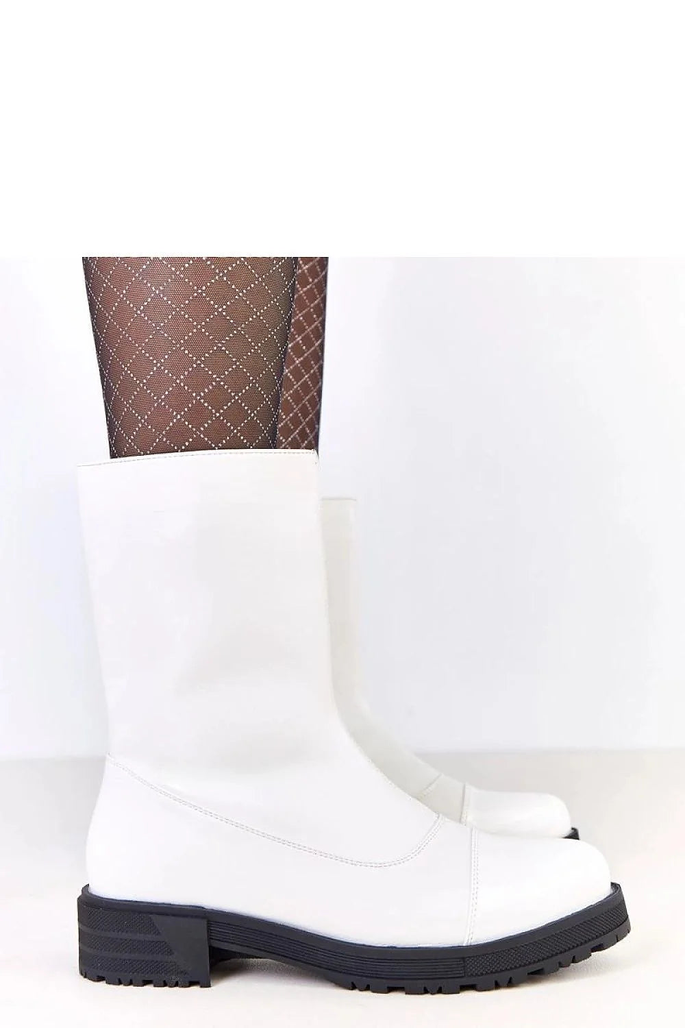 bottines blanches femme mi mollet style militaire similicuir verni bout rond coutures renforcées semelle crantée talon bloc bas