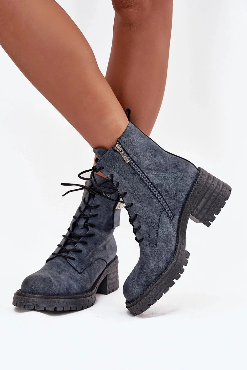 bottines femme gris anthracite suédine nubuck cuir naturel cheville militaire urbain lacets zip sangle boucle métallique semelle crantée