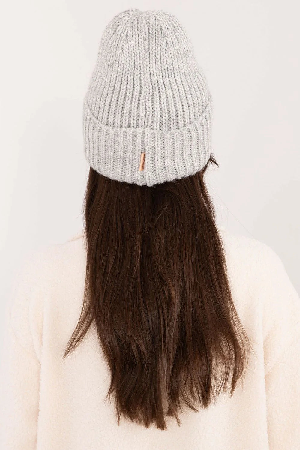 Bonnet mode femme acrylique doux élégant écusson KEEP WARM gris clair style casual chaleur hiver
