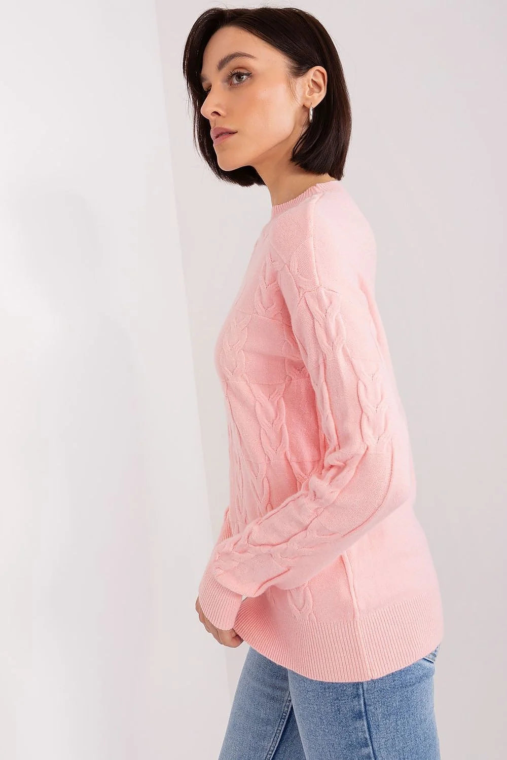 pull femme torsadé maille rose pastel col rond manches longues coupe ajustée épaules tombantes finitions poignets ourlet confort doux élégant