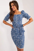 Robe d'été boho-chic manches bouffantes en coton tissu floral brodé couleur bleu détails dentelés ceinture intégrée pour femme
