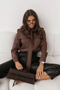 chemise femme marron chocolat lavallière nouée manches longues épaulettes coupe droite tissu fluide poignets boutonnés pochette rectangulaire similicuir embossé croco
