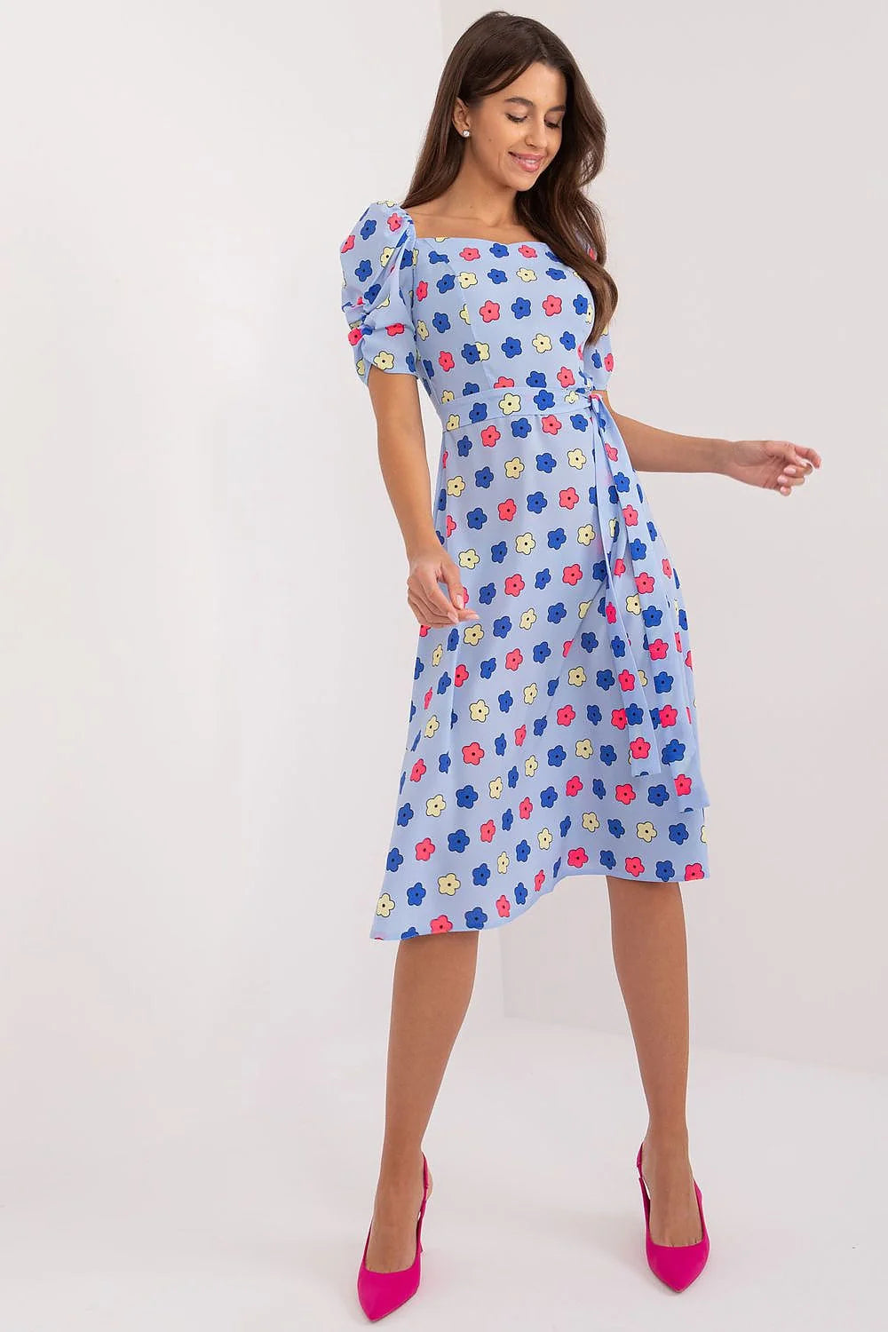 Robe d'été imprimé floral manches courtes encolure carrée taille ajustée jupe évasée mi-longue polyester léger femme
